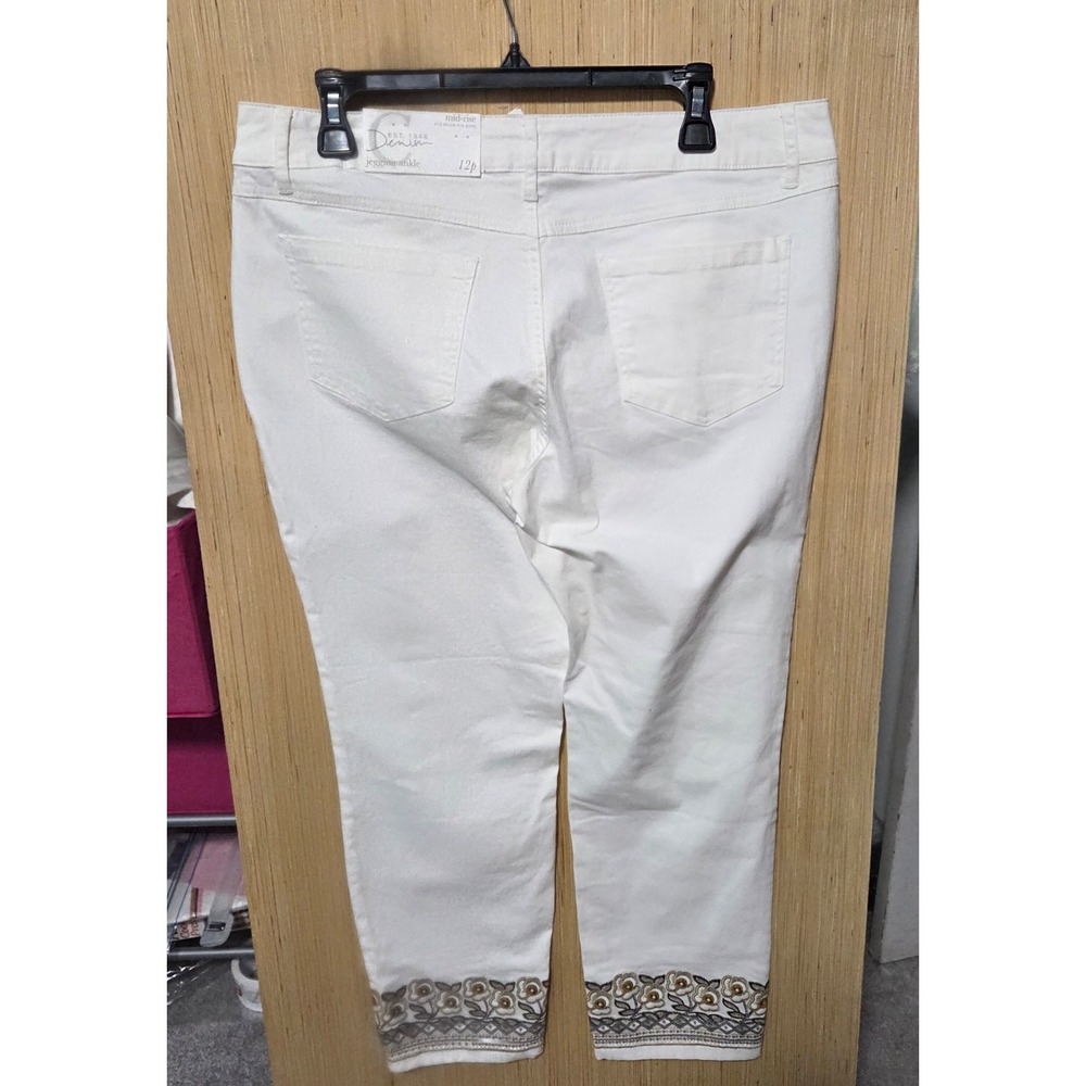 Cato Size 12P Ladies Embroidered Ankle Pants White Denim Jeans - Picture 4 of 5